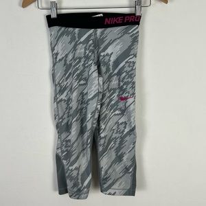 nike pro capris girls size medium Gray